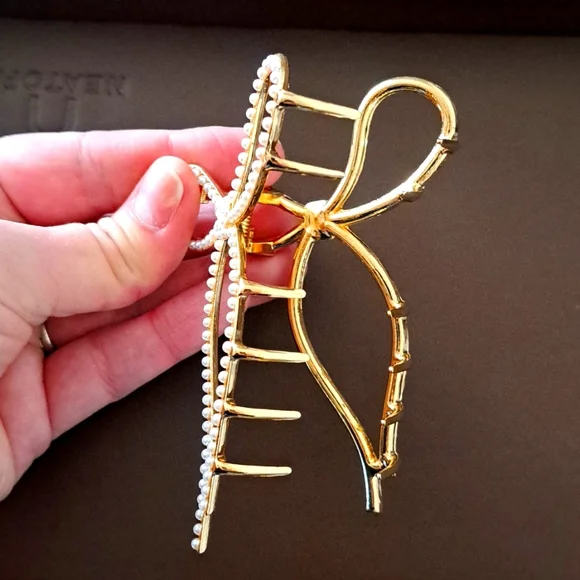 Pearl Bow Claw Clips - Picture 3 of 3